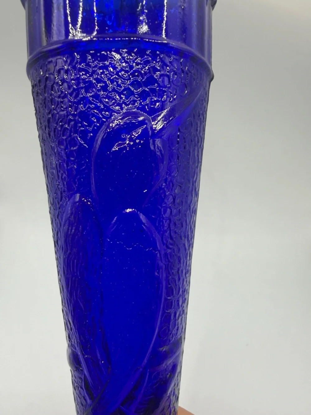 Vintage Cobalt Blue Bird Motif Glass Wall Pocket Flower Vase Automobile Vase - Picture 2 of 10